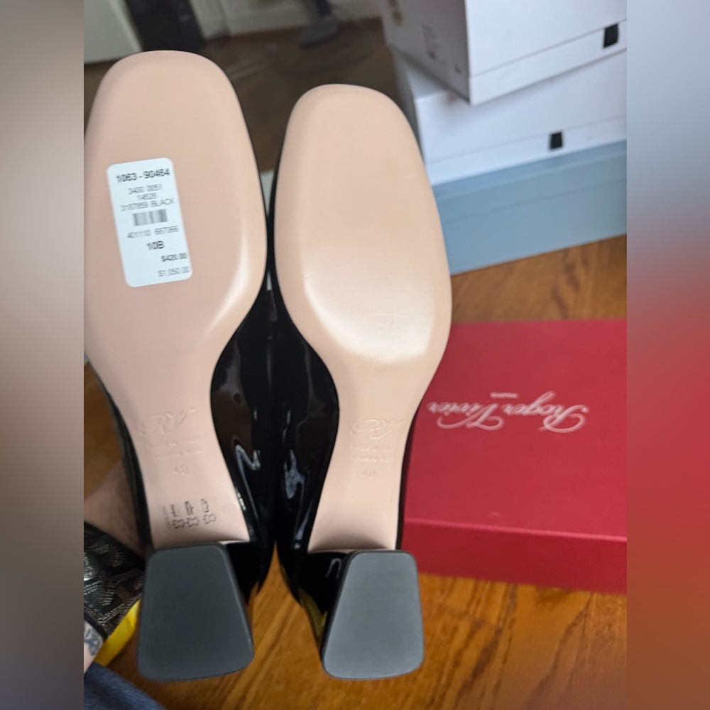 Roger Vivier Black Patent Leather Heels - Picture 5 of 6